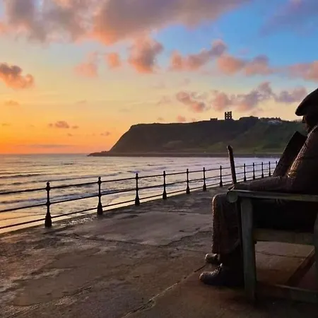 The Hideaway Luxury 5* 2 Bed Garden * Scarborough