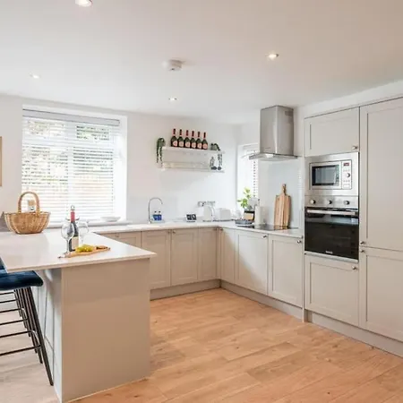 The Hideaway Luxury 5* 2 Bed Garden