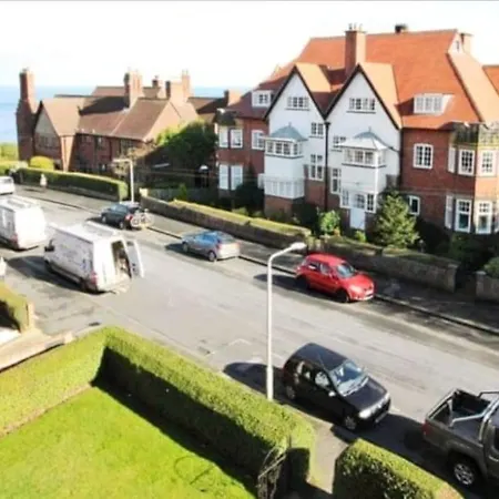 The Hideaway Luxury 5* 2 Bed Garden Apartman
