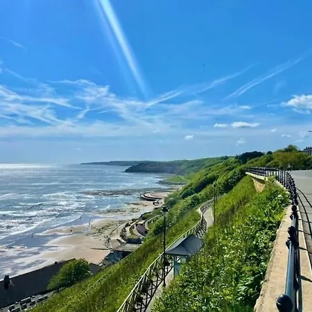 The Hideaway Luxury 5* 2 Bed Garden Scarborough