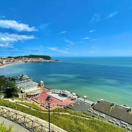 The Hideaway Luxury 5* 2 Bed Garden Apartman